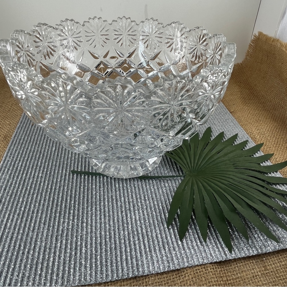 CRYSTAL BOWL LEAD HEAVY DETAILED